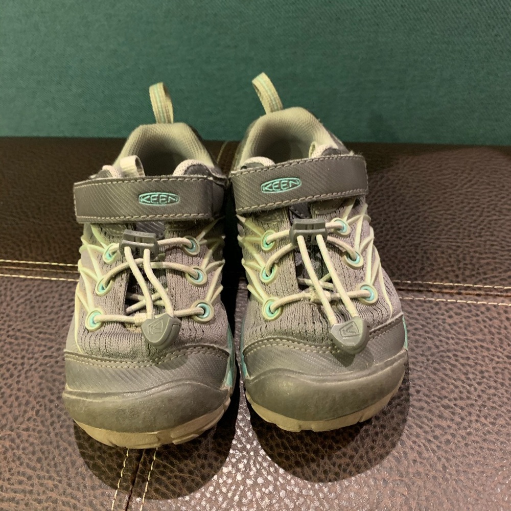 KEEN sneaker/hikers. GUC. Size 9. - Picture 4 of 5